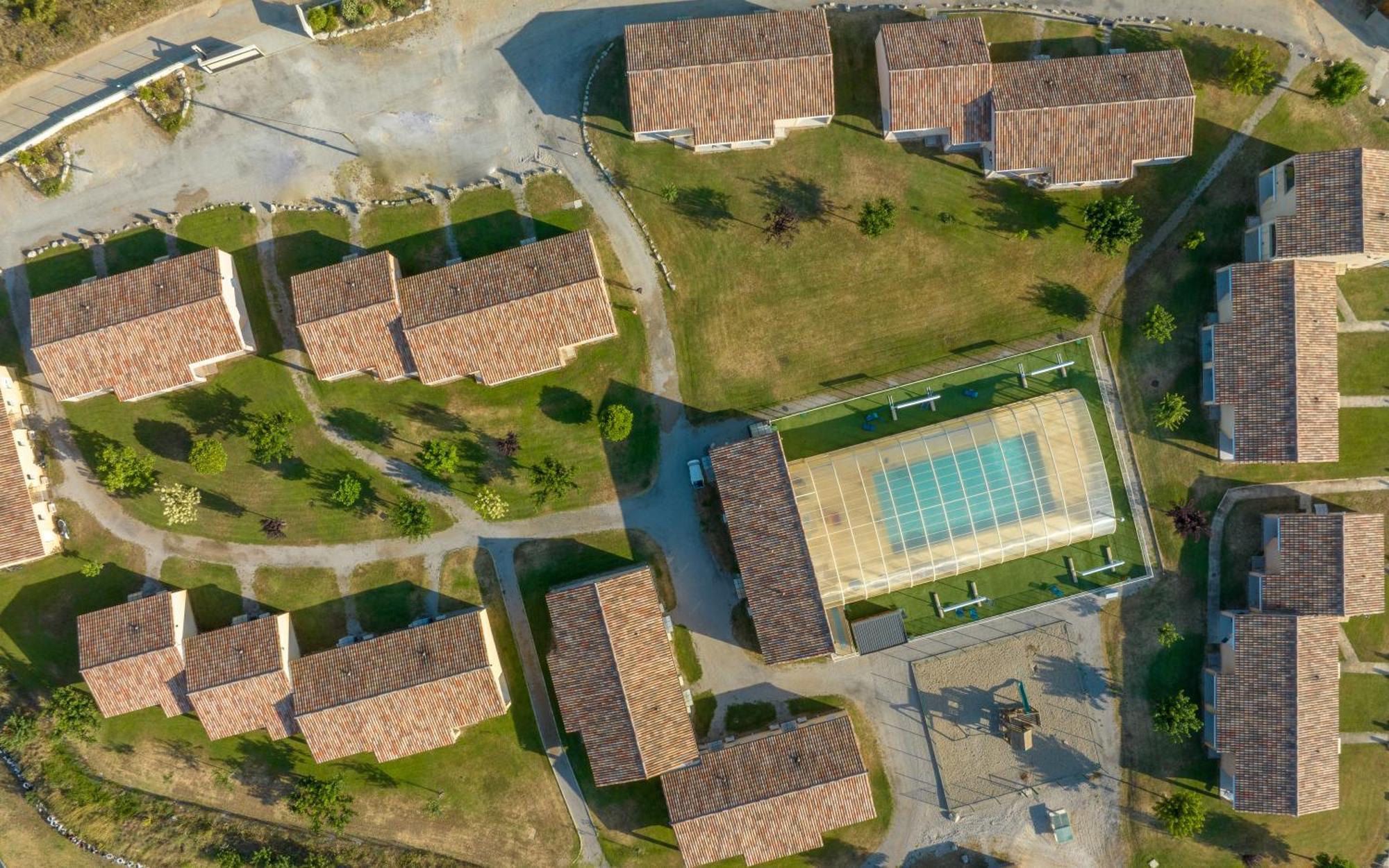 Park&Suites Village Gorges de l'Hérault-Cévennes Brissac Exterior foto