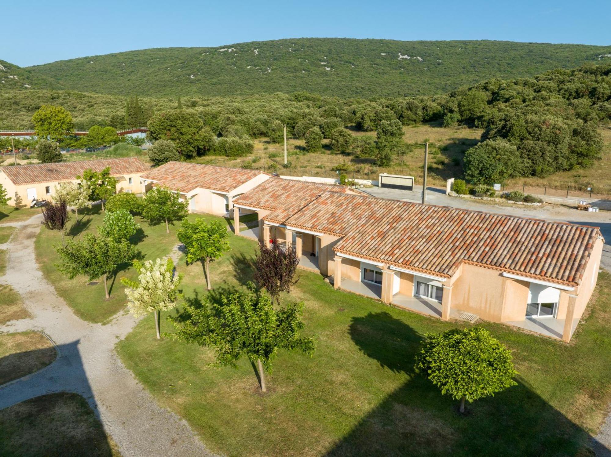 Park&Suites Village Gorges de l'Hérault-Cévennes Brissac Exterior foto