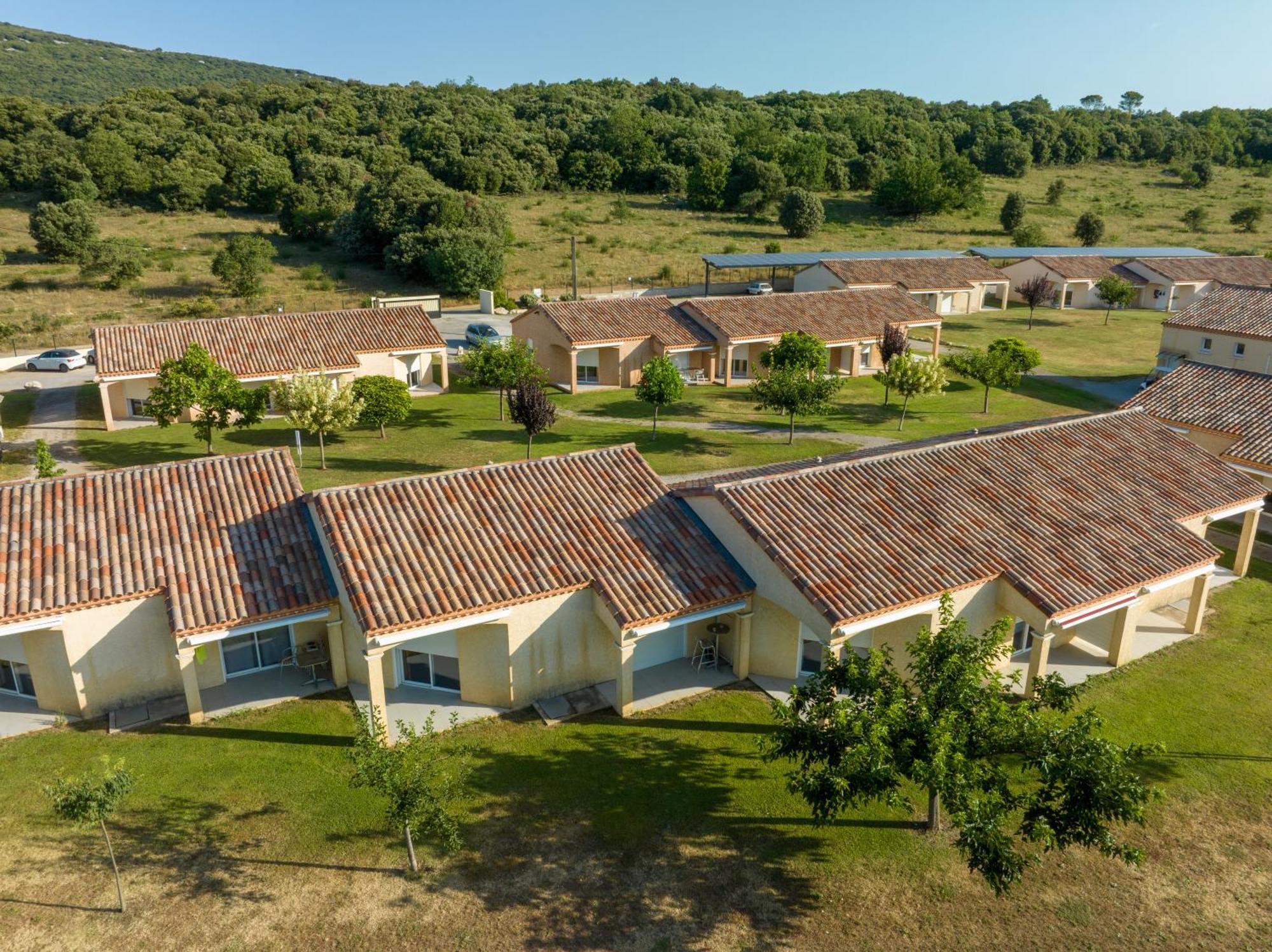 Park&Suites Village Gorges de l'Hérault-Cévennes Brissac Exterior foto