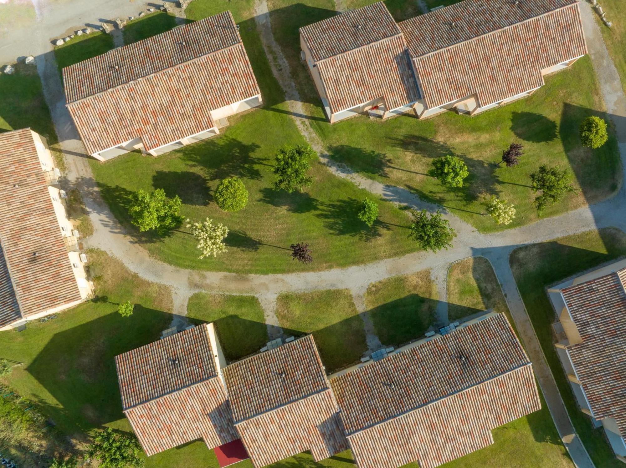 Park&Suites Village Gorges de l'Hérault-Cévennes Brissac Exterior foto