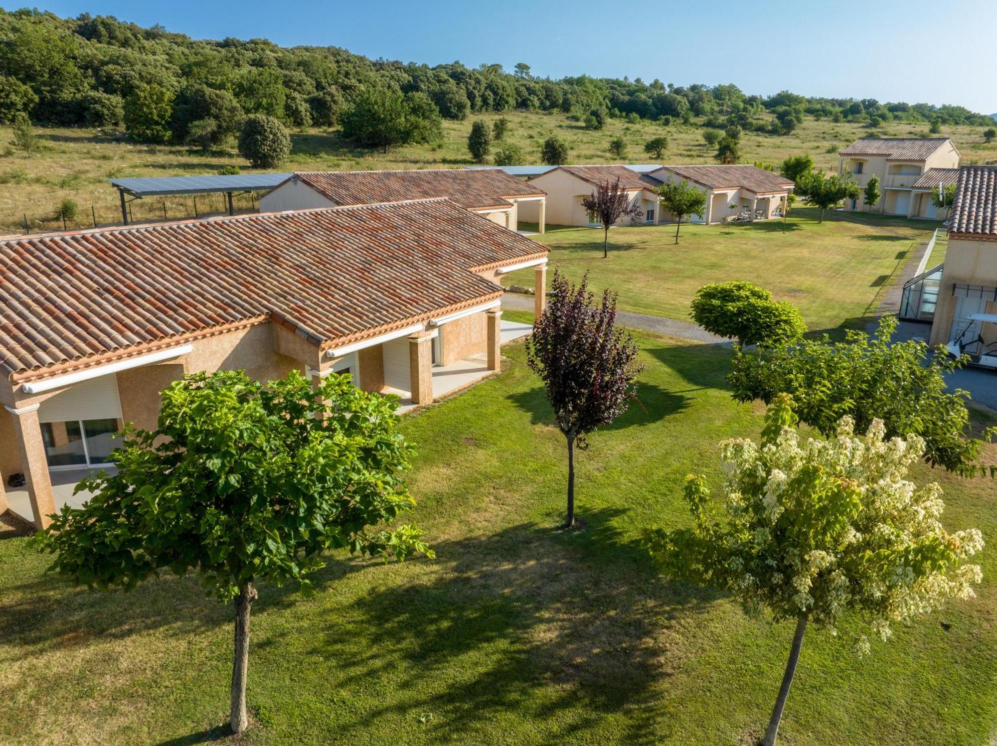 Park&Suites Village Gorges de l'Hérault-Cévennes Brissac Exterior foto